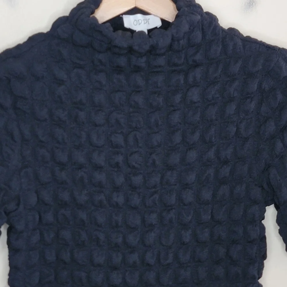 NWT Oddy Black Bubble Texture Short Sleeve Mockneck Top Size Medium Funky Unique - Picture 2 of 5